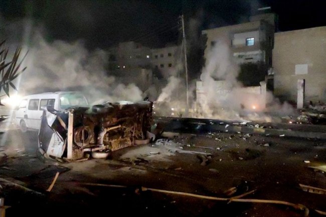 Suriye'nin Münbiç ilçesinde bomba yüklü araçla düzenlenen terör saldırısında 14 sivil öldü