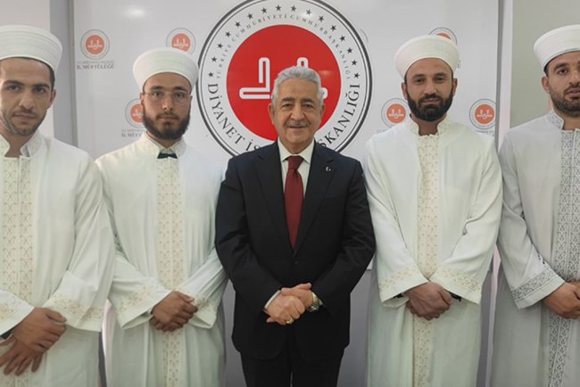 Adıyaman’da din görevlileri cübbe ve sarık giydi