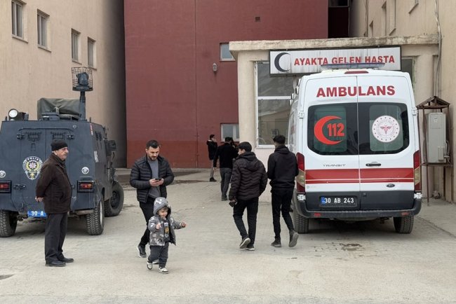 Hakkari'de 43 öğrenci gıda zehirlenmesi şüphesiyle hastaneye kaldırıldı