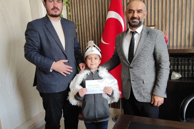 Din görevlisi düğün yapmak yerine Kur'an kursuna destek oldu