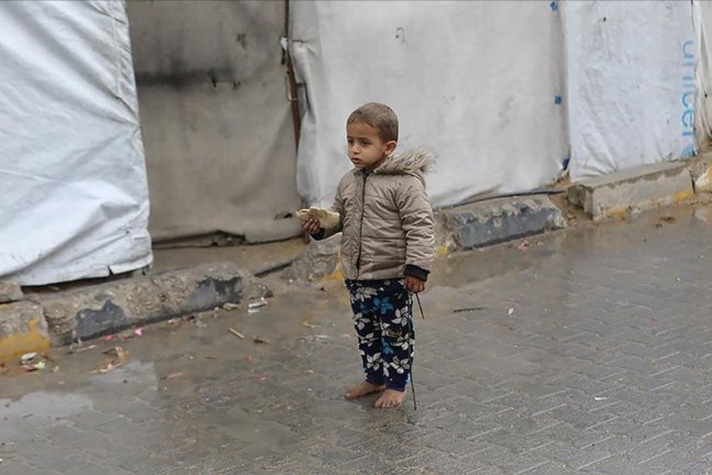 Hamas: Gazze'de yerinden edilen Filistinliler şiddetli rüzgar nedeniyle zor bir gece geçirdi