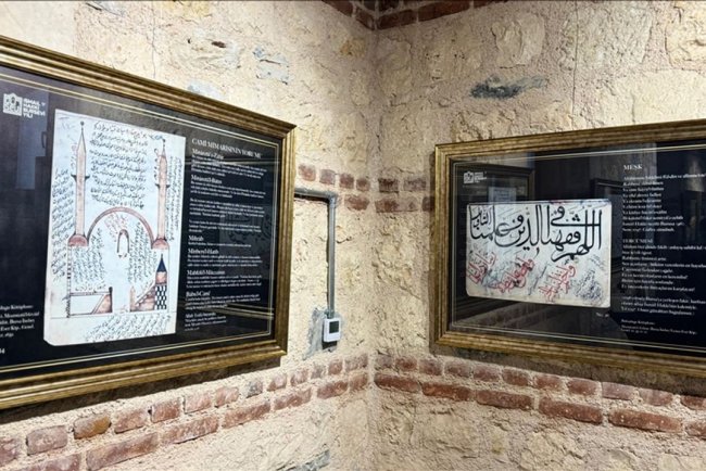 Mutasavvıf İsmail Hakkı Bursevi'nin kaleminden çıkan eserler sanatseverle buluştu