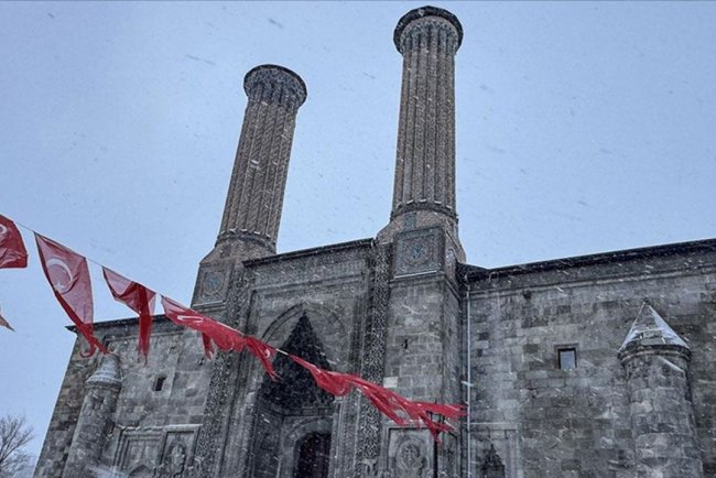 Erzurum, Kars ve Ardahan'da kar ile soğuk hava etkili oluyor