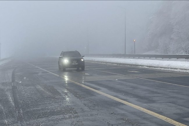 Bolu Dağı'nda kar ve sis görüş mesafesini düşürdü