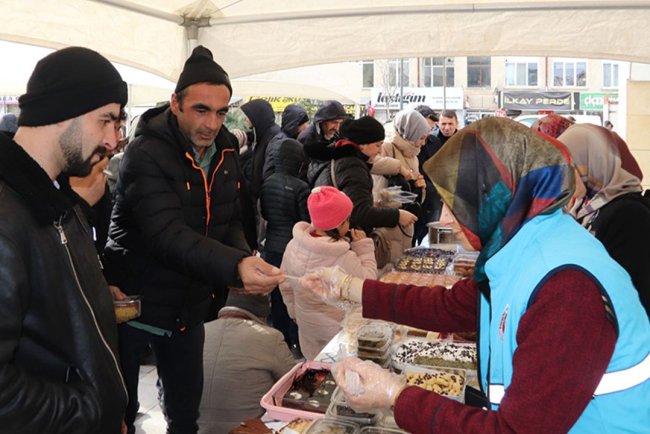 Müftülüklerin hayırda yarışı sürüyor