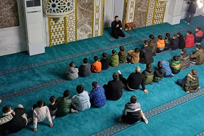 Sapanca'da gençler camide buluştu