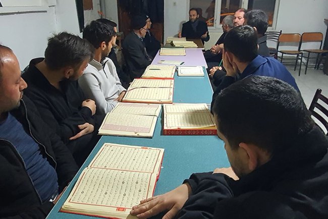Ortaköy'de cami derslerine yoğun ilgi