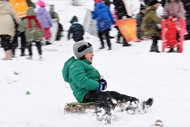 Bazı illerde kar yağışı dolayısıyla okullar tatil edildi