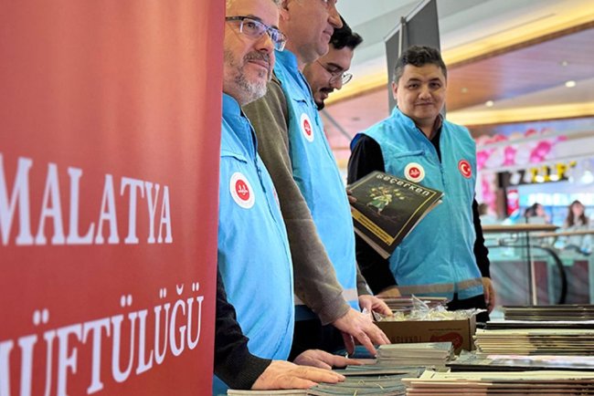 Müftülük, kurduğu stantla vatandaşları bilgilendirdi