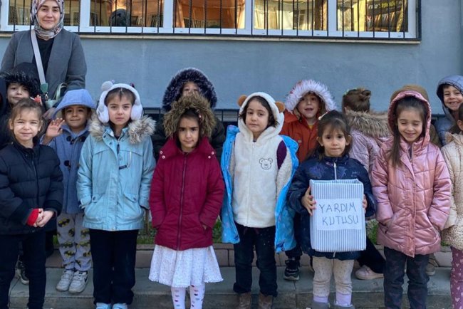 Sarayköy'de minikler depremde yıkılan camilerin onarımına destek oldu