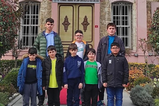 Gençler okul çıkışında cami derslerinde buluşuyor