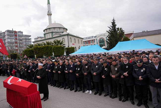Şehit Uzman Çavuş Oktay, İzmir'de son yolculuğuna uğurlandı