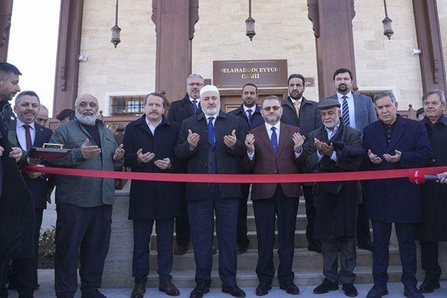 Selahaddin Eyyubi Camii dualarla açıldı