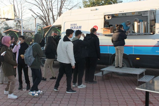 TDV'den öğrencilere sıcak ikram