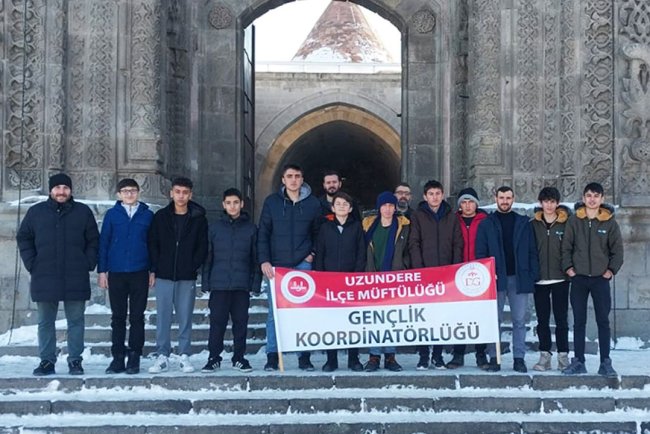 Müftülük gençleri kayakla buluşturdu