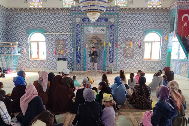 Manavgat’ta çocuklar camide buluştu