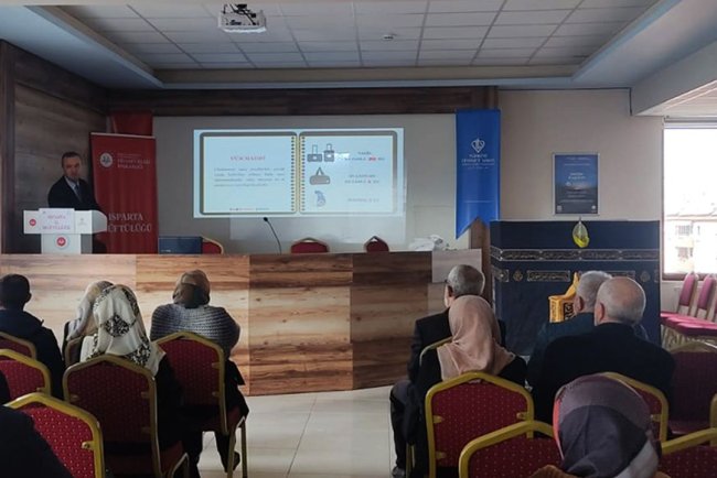 Isparta'da umreciler için "Eğitim Semineri" düzenlendi