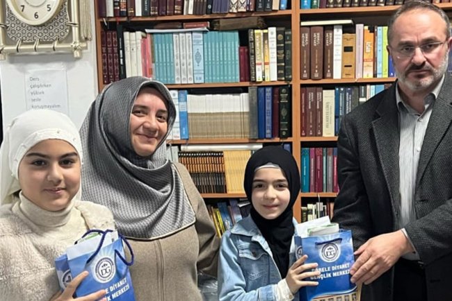 Hikaye yarışmasında dereceye giren öğrenciler ödüllendirildi