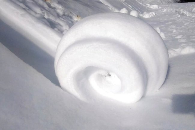 Doğada ender oluşan kar ruloları Amasya'da görüntülendi