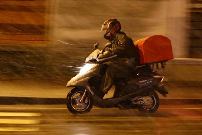 İstanbul'da bu gece saat 24.00 itibarıyla her türlü motosiklet aracı ve kuryelerin trafiğe çıkışı yasaklandı