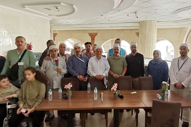 Engelli umreciler Medine'de unutulmadı