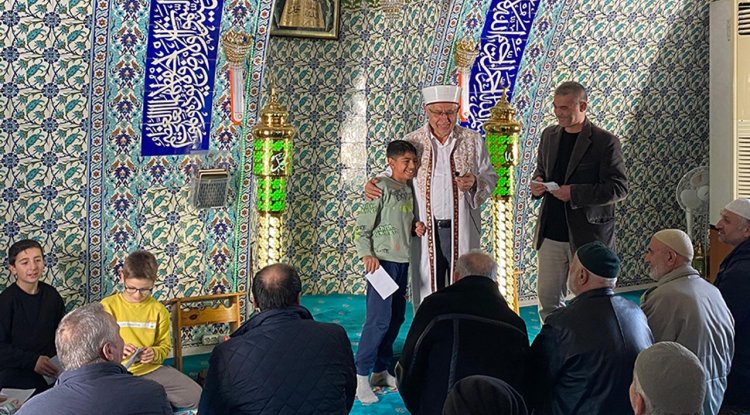 Şarköy’de camiye koşan çocuklar ödüllendirildi