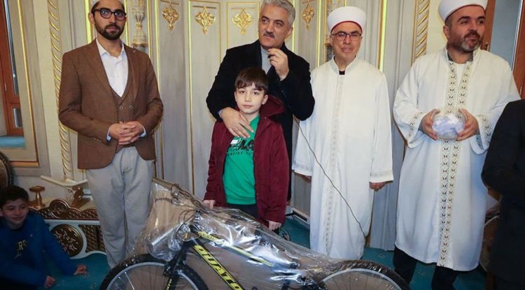 Vali Makas: Milli ve manevi değerlerine bağlı nesiller yetiştirmekle mükellefiz