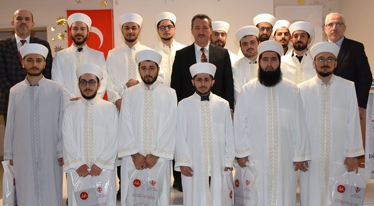 Bilecik’e atanan din görevlilerine cübbe ve sarık giydi