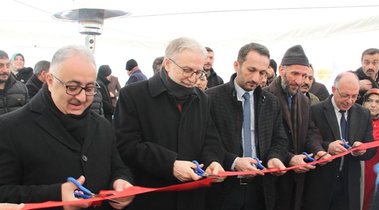 Erzurum’da deprem bölgesi yararına hayır çarşısı açıldı