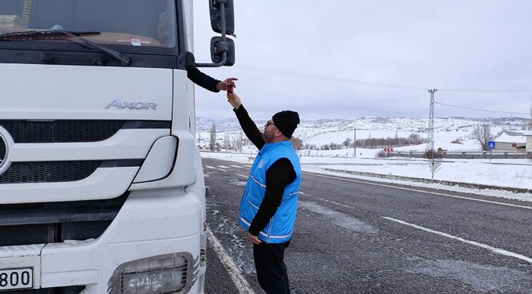 Akdağmadeni'nden geçenlerin içi ısındı