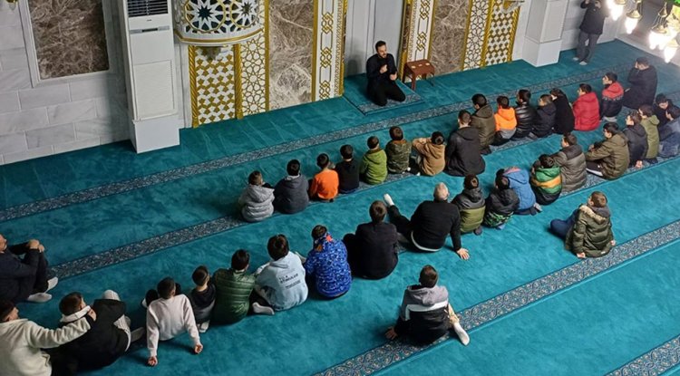 Sapanca'da gençler camide buluştu