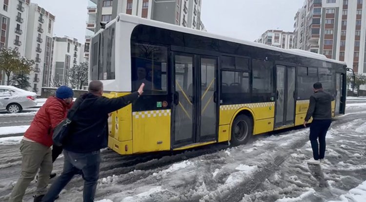 İstanbul'da kar yağışı dolayısıyla yarın okullar tatil edildi