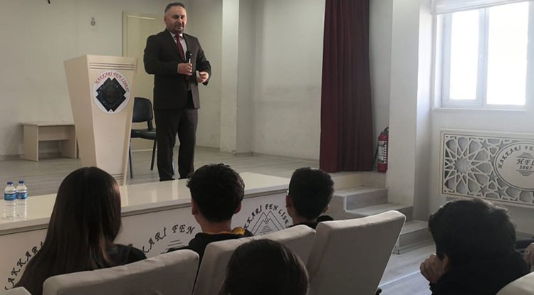 Müftü Okuş, Fen Lisesi öğrencileriyle buluştu
