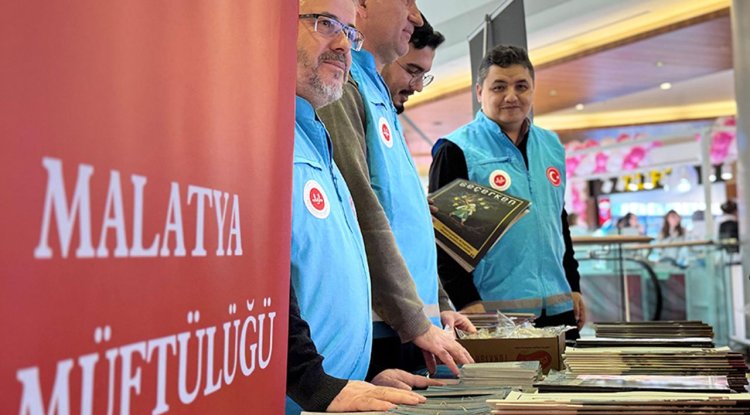 Müftülük, kurduğu stantla vatandaşları bilgilendirdi