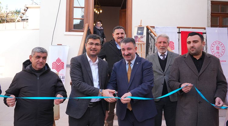 İzmir'deki tarihi cami onarımın ardından ibadete açıldı