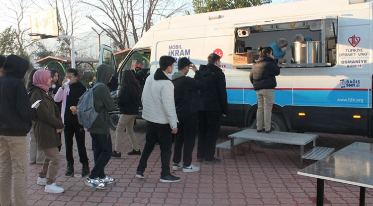 TDV'den öğrencilere sıcak ikram