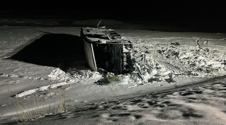 Erzurum'da yolcu otobüsünün devrildiği kazada 37 kişi yaralandı