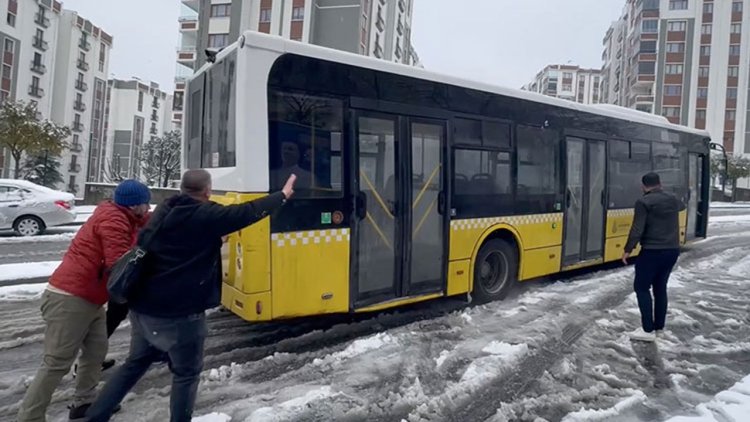 İstanbul'da kar yağışı dolayısıyla yarın okullar tatil edildi