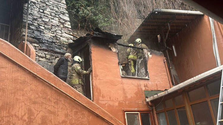 Fatih'te cami müştemilatında çıkan yangın söndürüldü