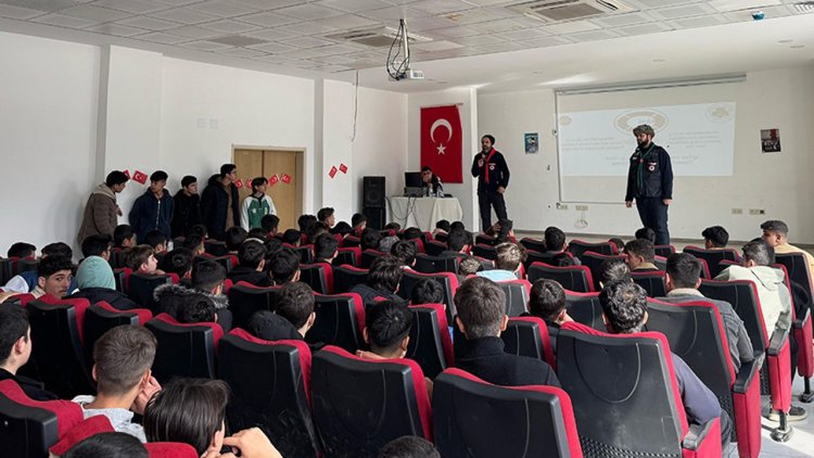 Diyanet izci liderleri imam hatipli öğrencilerle buluştu