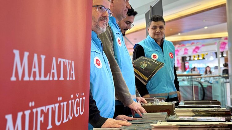 Müftülük, kurduğu stantla vatandaşları bilgilendirdi