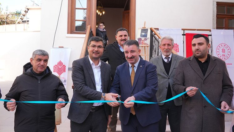 İzmir'deki tarihi cami onarımın ardından ibadete açıldı