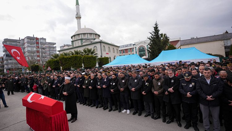 Şehit Uzman Çavuş Oktay, İzmir'de son yolculuğuna uğurlandı