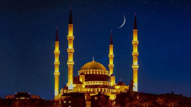 İzmir Ramazan İmsakiyesi 2025: Sahur ve iftar vakitleri