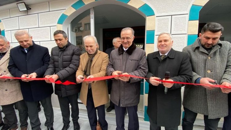 Ataşehir'de Esatpaşa Hacılar Camii dualarla açıldı