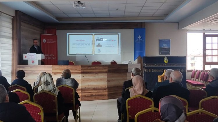 Isparta'da umreciler için "Eğitim Semineri" düzenlendi