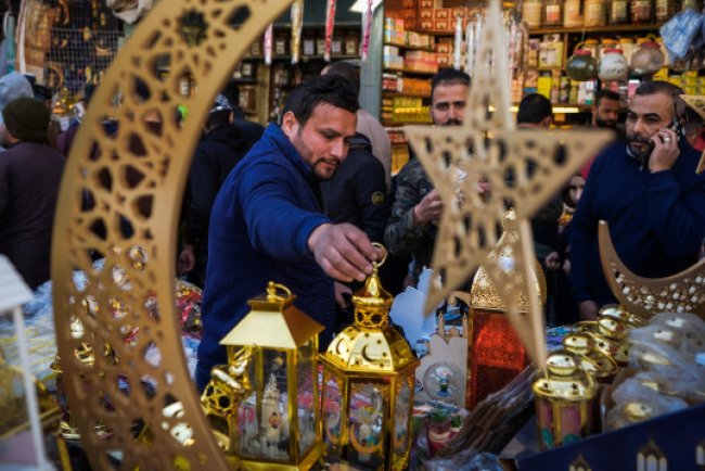 Ramazan heyecanı dünyada coşkuyla karşılanıyor: Çarşılar doldu sokaklar ışıklandı