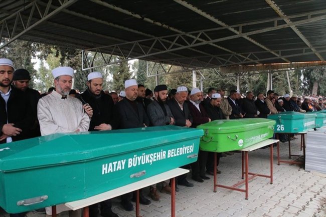 Hatay'daki trafik kazasında hayatını kaybeden 6 kişinin cenazeleri defnedildi