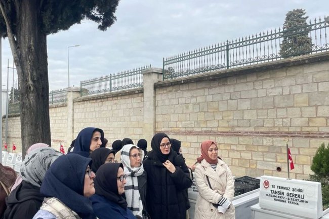 Bahçelievler'de gençlerden şehitlere vefa ziyareti