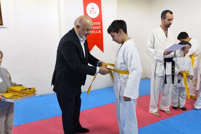 Diyanet Gençlik Merkezi'nde kuşak giydiler